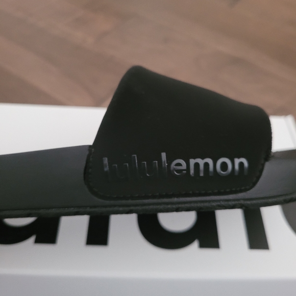 NWT Lululemon Slides sz.8 - Picture 3 of 5